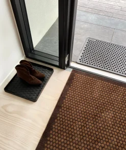 Clearance Tica Copenhagen Dot Gulvmåtte, , 67x120 cm Cognac/Mørkebrun