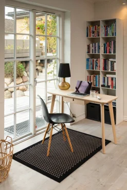 Outlet Tica Copenhagen Dot Gulvmåtte, , 90x130 cm Sort/Sand