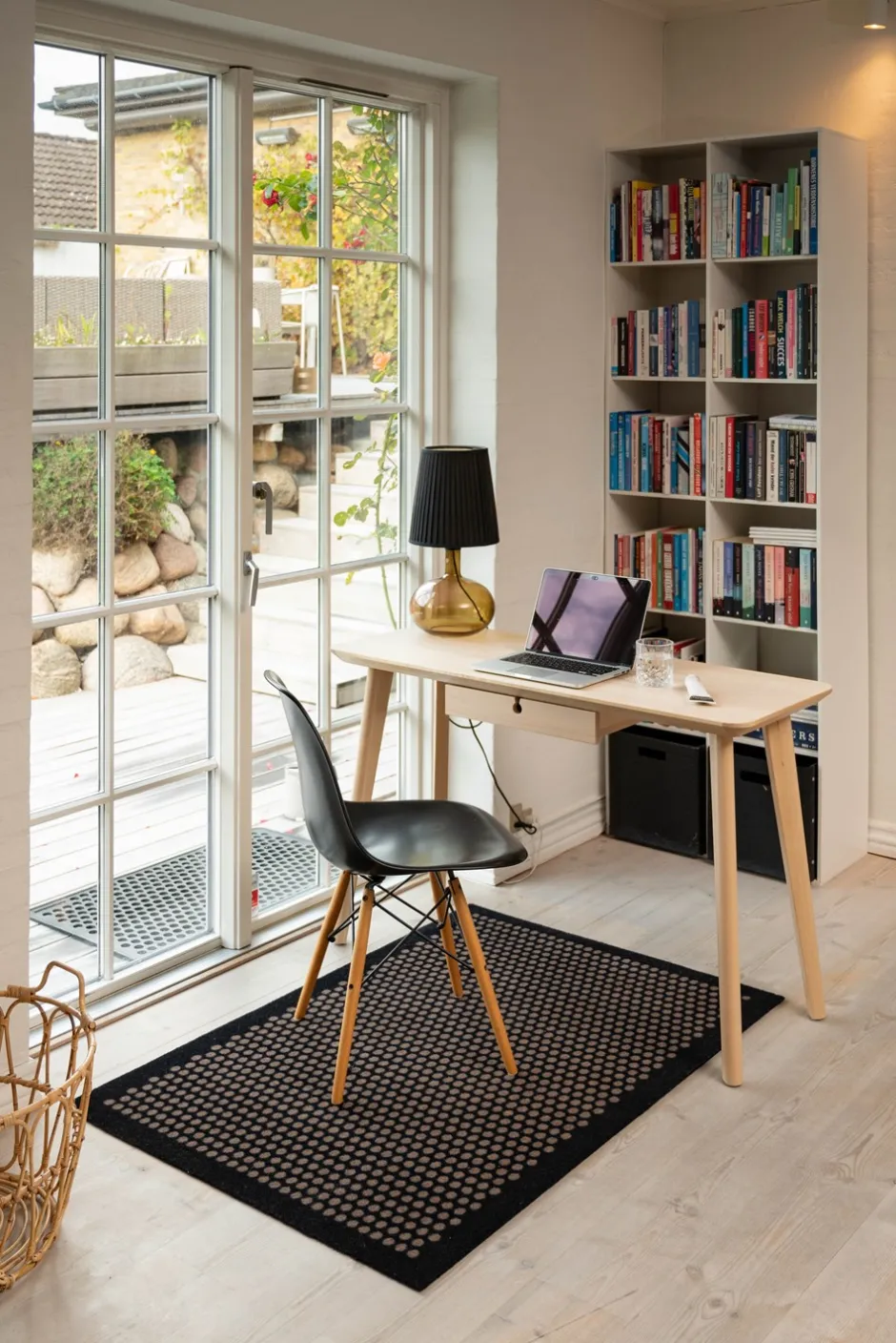 Outlet Tica Copenhagen Dot Gulvmåtte, , 90x130 cm Sort/Sand