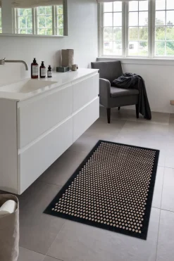 Outlet Tica Copenhagen Dot Gulvmåtte, , 90x130 cm Sort/Sand