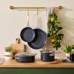 Le Creuset Essential Non-Stick Ceramic Sauterpande, , Ø26 cm* Gryder & Pander
