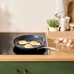 Best Le Creuset Essential Non-Stick Ceramic Stegepande, , 30 cm Black