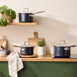 Outlet Le Creuset Essential Non-Stick Ceramic Kasserolle, , 1,9 L Black