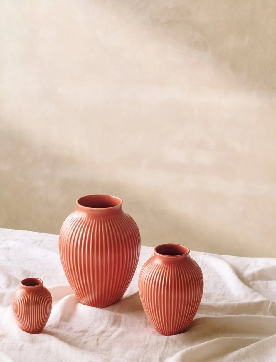 Hot Knabstrup Riflet Vase, Coral
