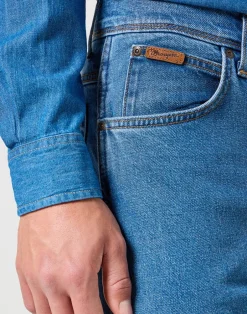 Online Wrangler Texas Low Stretch Jeans, , W33/L30 Desert Mirage